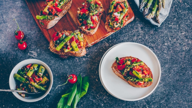 Bruschetta mit Spargel und Bärlauch