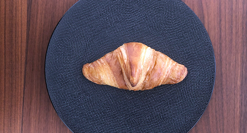 Le croissant original français: tourage en deux tours doubles et de forme droite.
