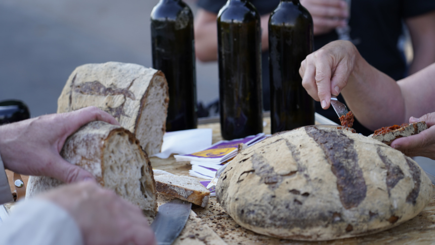 Pläfe-Brot und Weisswein