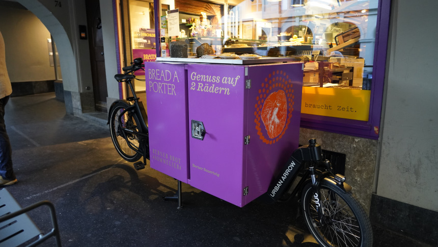 Das Bread à porter Velo vor der Bäckerei