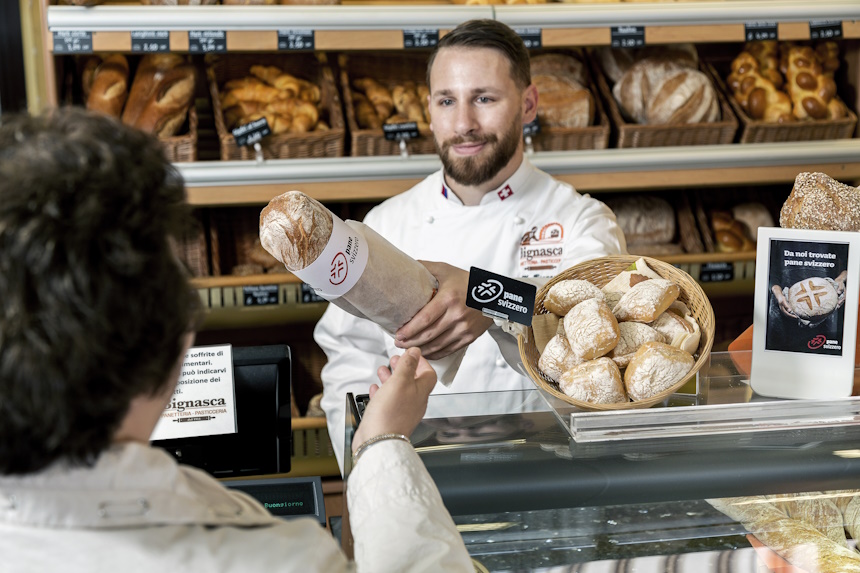 Brot-Verkauf an der Ladentheke