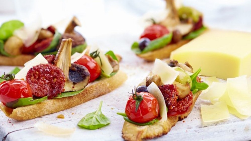 Bruschetta mit Champignons und Käse