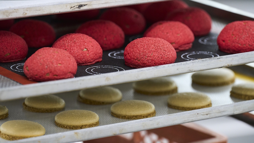 Feinbackwaren auf Blechen